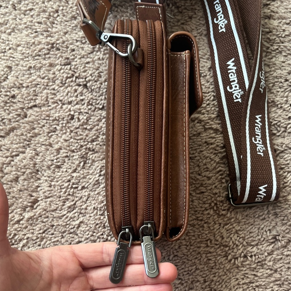 Wrangler Vegan Leather Crossbody Cell Phone Purse - Picture 4 of 8